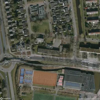 Verlaten Hostel + Eethuis